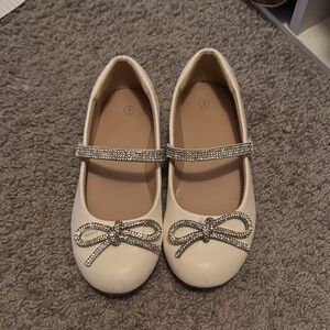 Elegant White Kids Shoes with Rhinestone Bow